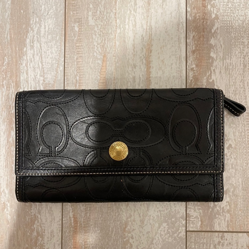 Black Coach wallet with ‘C’ logo